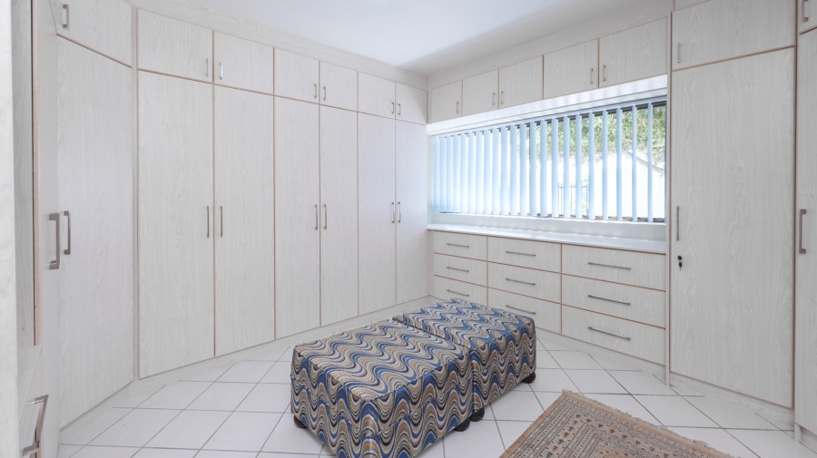 5 Bedroom Property for Sale in Struisbaai Western Cape